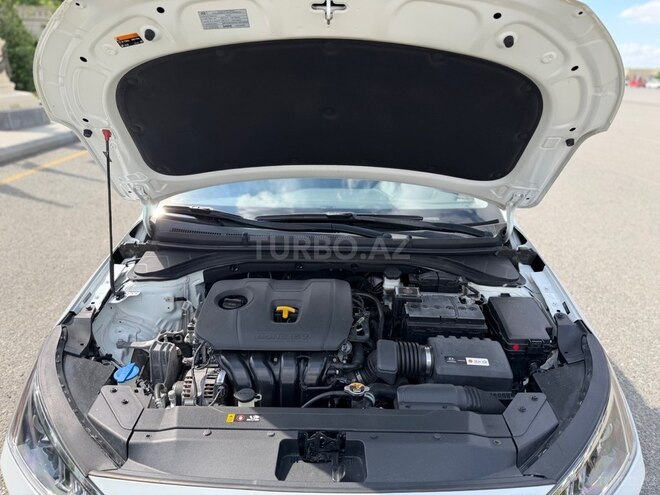 Hyundai Elantra-12