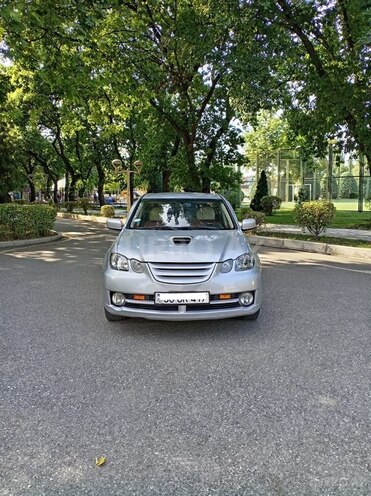 Mitsubishi Airtrek-1