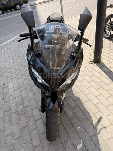 Kawasaki Ninja 400-2