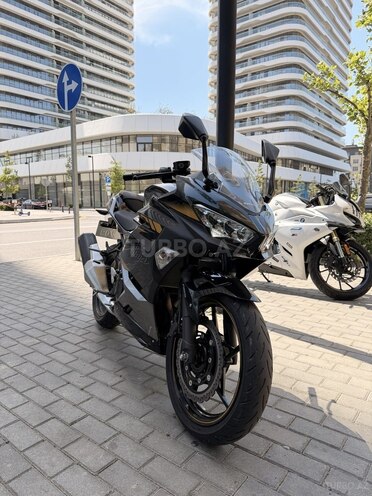 Kawasaki Ninja 400-4