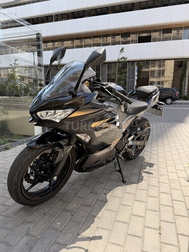 Kawasaki Ninja 400-1