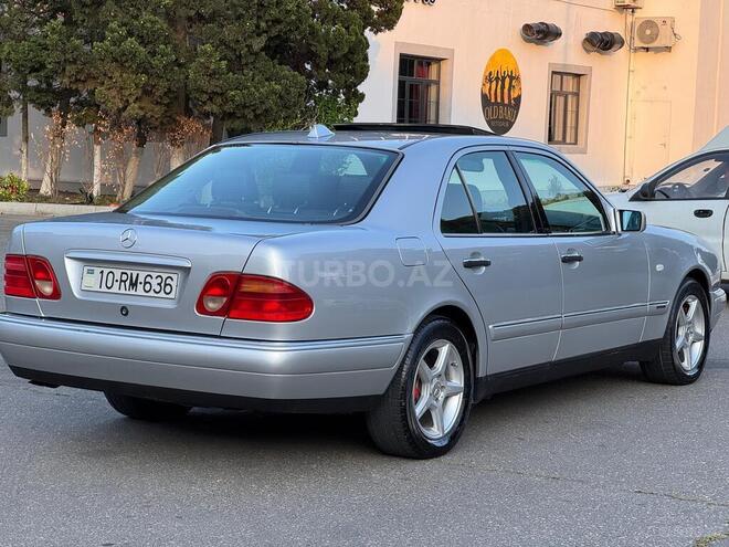 Mercedes E 240-3