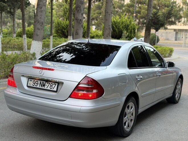 Mercedes E 200-11