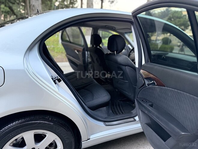 Mercedes E 200-19