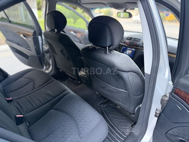 Mercedes E 200-21