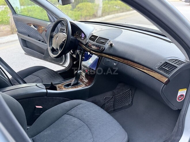 Mercedes E 200-17