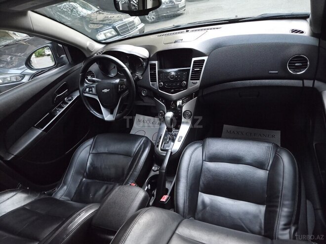 Chevrolet Cruze-12