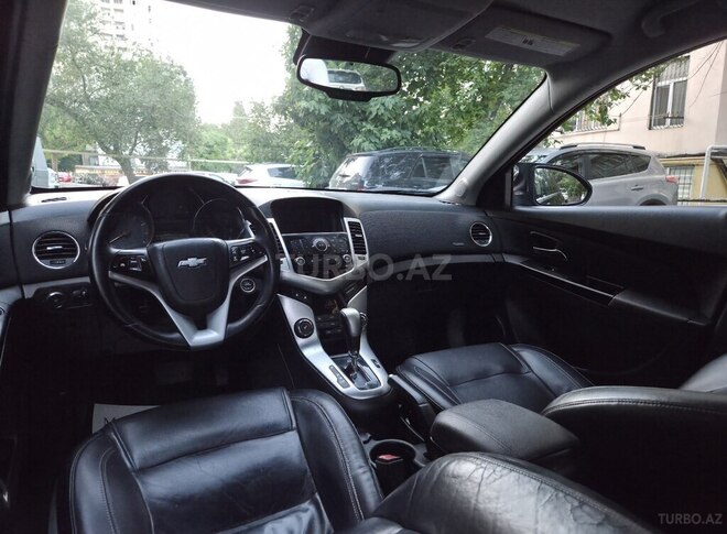 Chevrolet Cruze-13