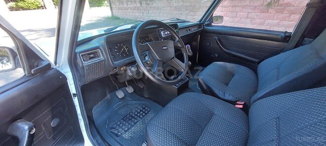 LADA (VAZ) 2107-2