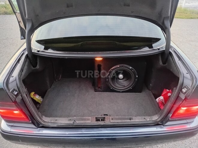 Mercedes E 240-13