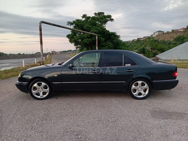 Mercedes E 240-5