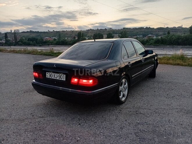 Mercedes E 240-7