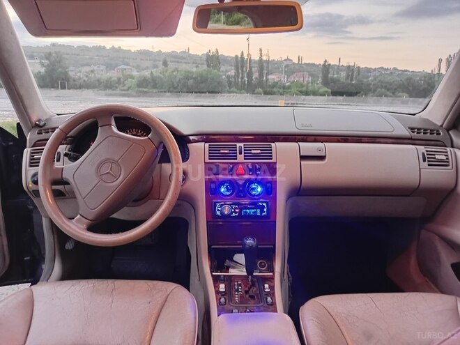 Mercedes E 240-9