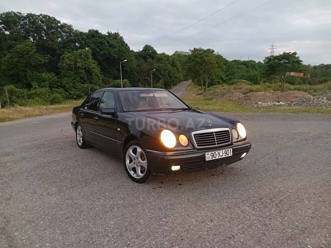 Mercedes E 240-3