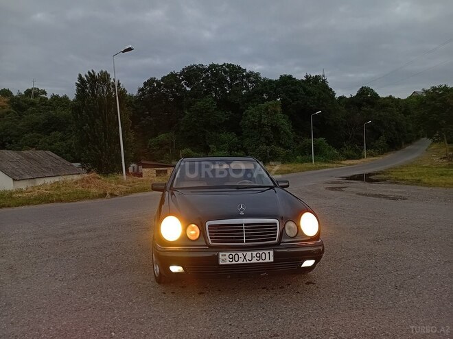 Mercedes E 240-2