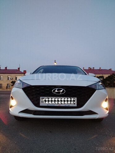 Hyundai Accent-1