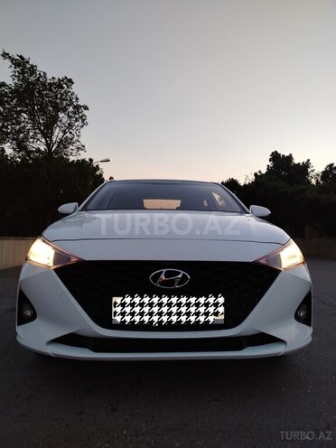Hyundai Accent-2