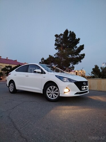 Hyundai Accent-5
