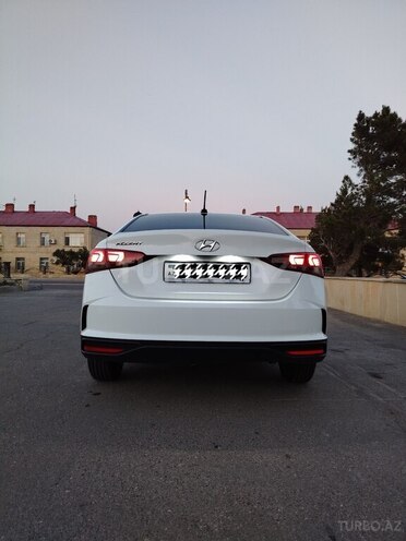 Hyundai Accent-8