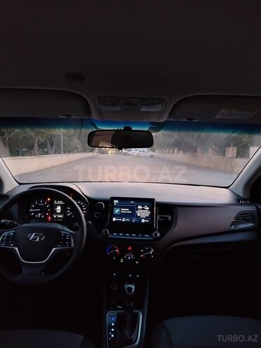 Hyundai Accent-9
