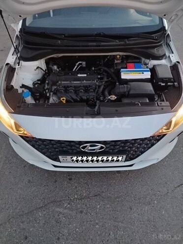 Hyundai Accent-6