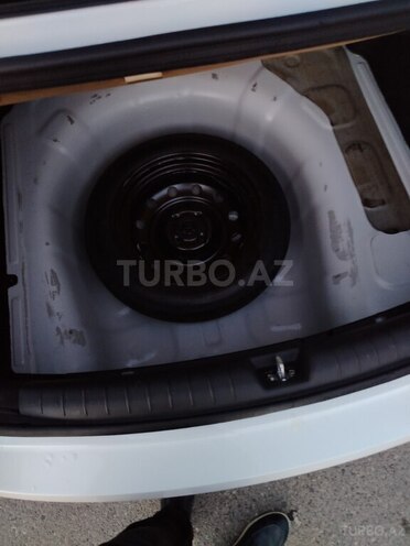 Hyundai Accent-12