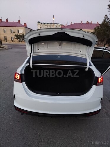 Hyundai Accent-11
