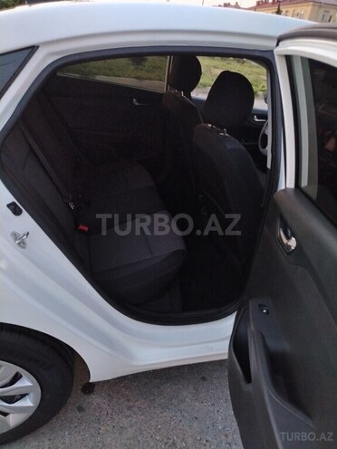 Hyundai Accent-13