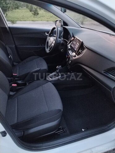 Hyundai Accent-14
