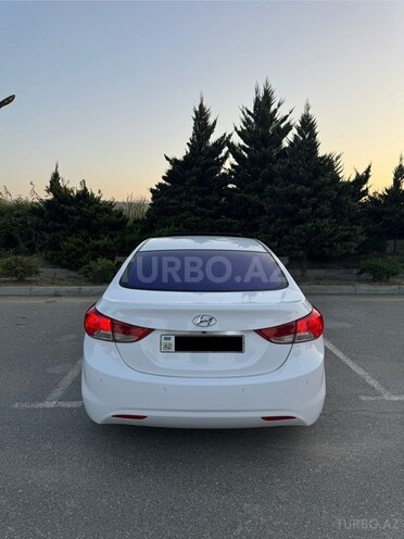 Hyundai Elantra-3