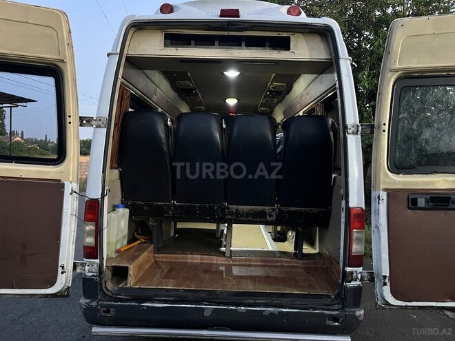 Mercedes Sprinter 208-9