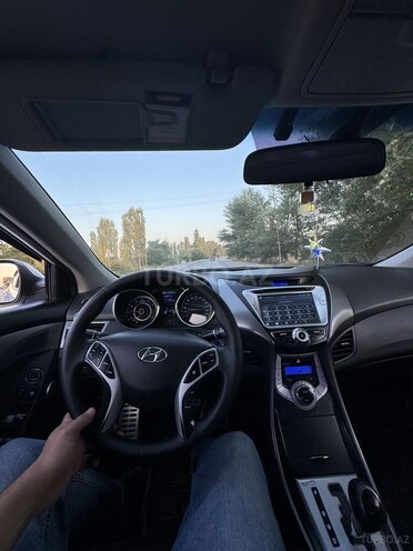 Hyundai Elantra-4