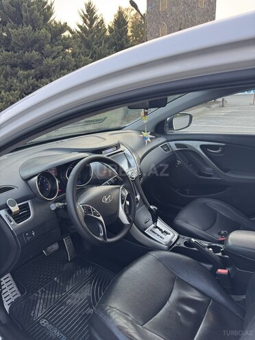 Hyundai Elantra-9