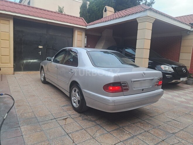 Mercedes E 270-8