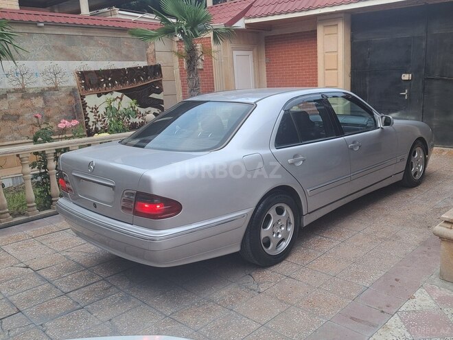 Mercedes E 270-7