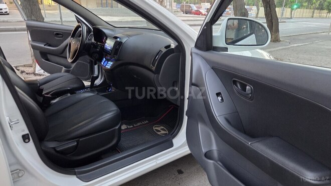 Hyundai Elantra-13