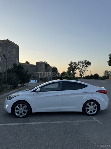 Hyundai Elantra-12