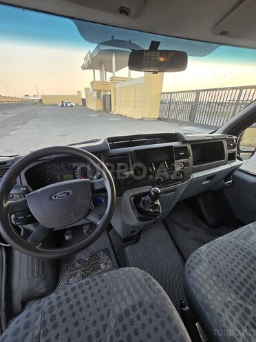 Ford Transit-3