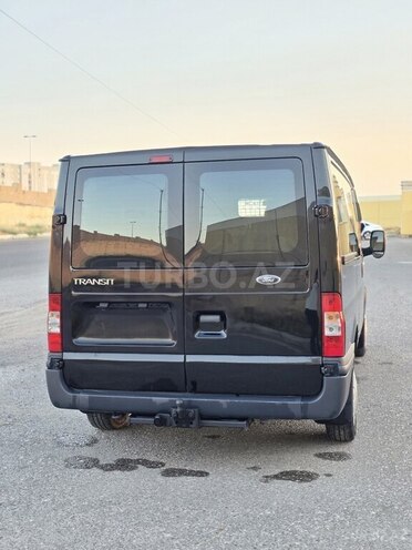 Ford Transit-4