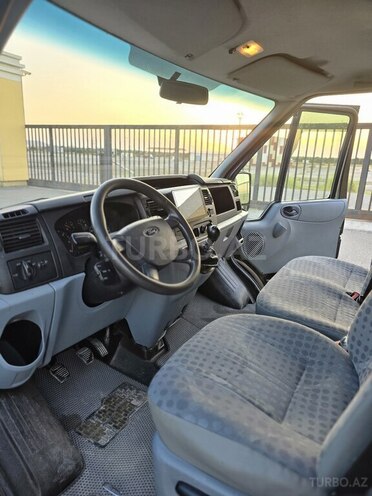Ford Transit-9