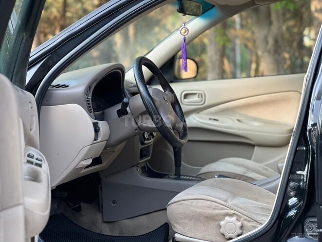 Nissan Sunny-11