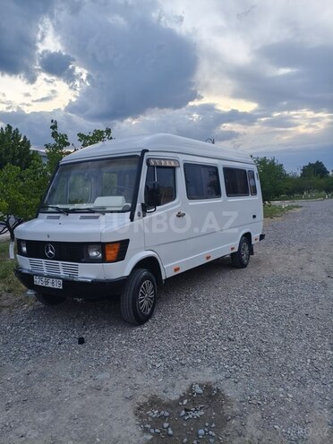 Mercedes 208 D-3