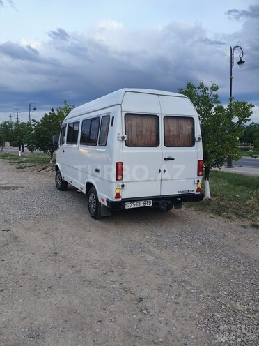 Mercedes 208 D-2