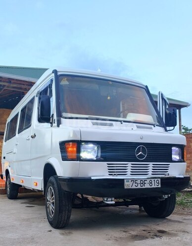 Mercedes 208 D-4