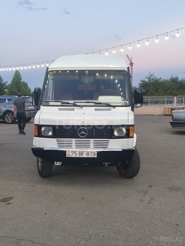 Mercedes 208 D-1