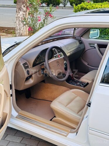 Mercedes C 230-11
