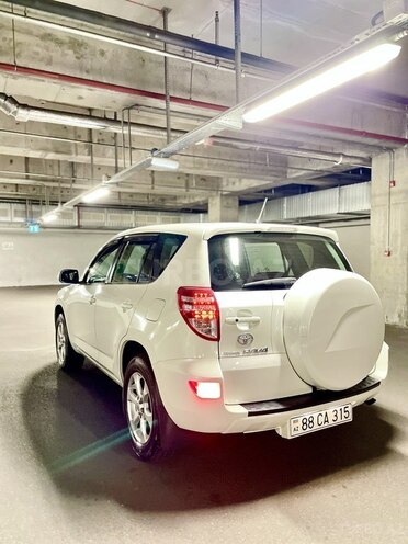 Toyota RAV4-4