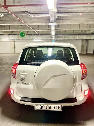 Toyota RAV4-6