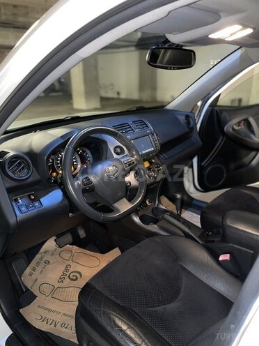Toyota RAV4-9