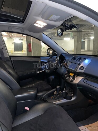 Toyota RAV4-11